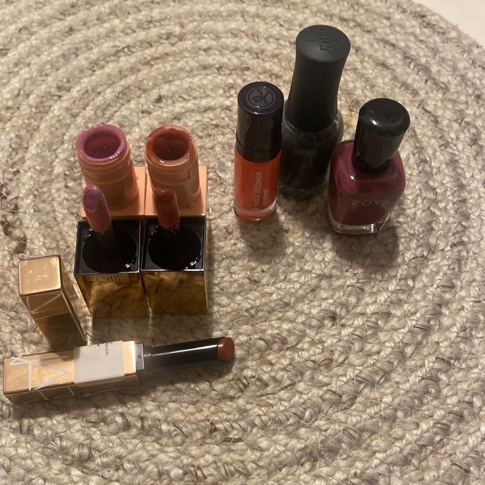 Nars lip gloss (3 pcs) & nails liquid (3pcs.). Set 6 pcs Used only a few times